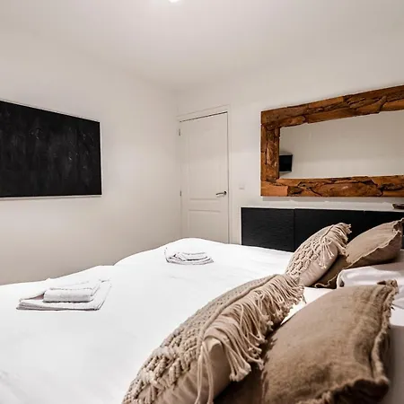 Sack-time Fashion Boutique 1 & 2 Apartment *