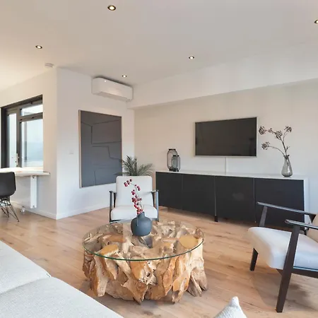 Sack-time Fashion Boutique 1 & 2 Apartment *