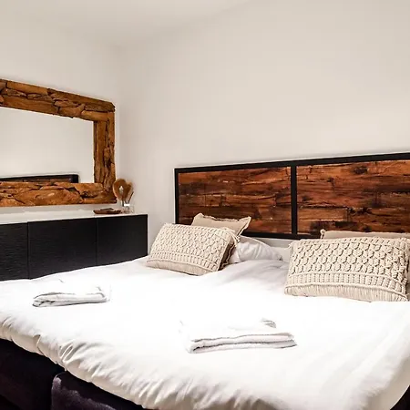 Sack-time Fashion Boutique 1 & 2 *