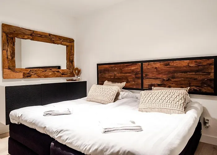 Sack-time Fashion Boutique 1 & 2 *